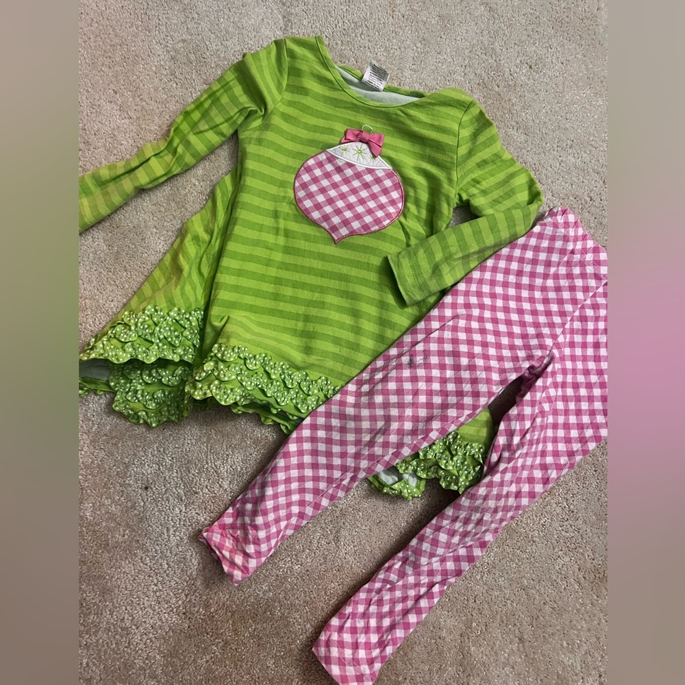 Ric rac and ruffles, GUC for untreated stain. Size 3t, $24 shipped